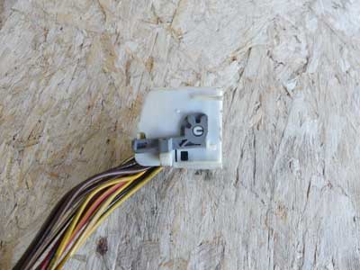 Mercedes White Gray 18 Pole 13 Wire Connector 00054544303